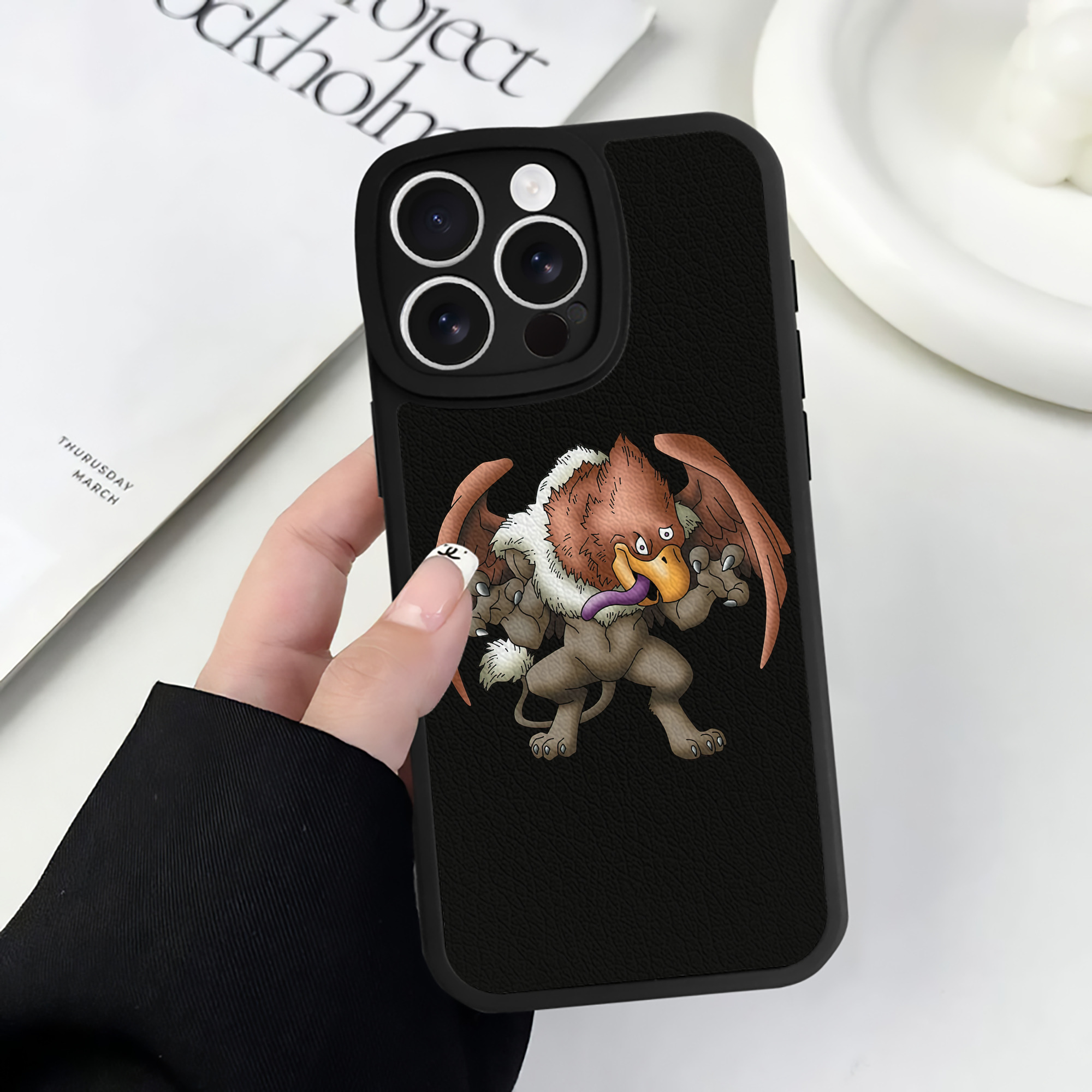 （画像用） ドラゴンクエスト Doragon Kuesuto Dragon Quest 【iPhone 16シリーズ対応】シリコンスマホケース（レザー調） 材質：シリコン